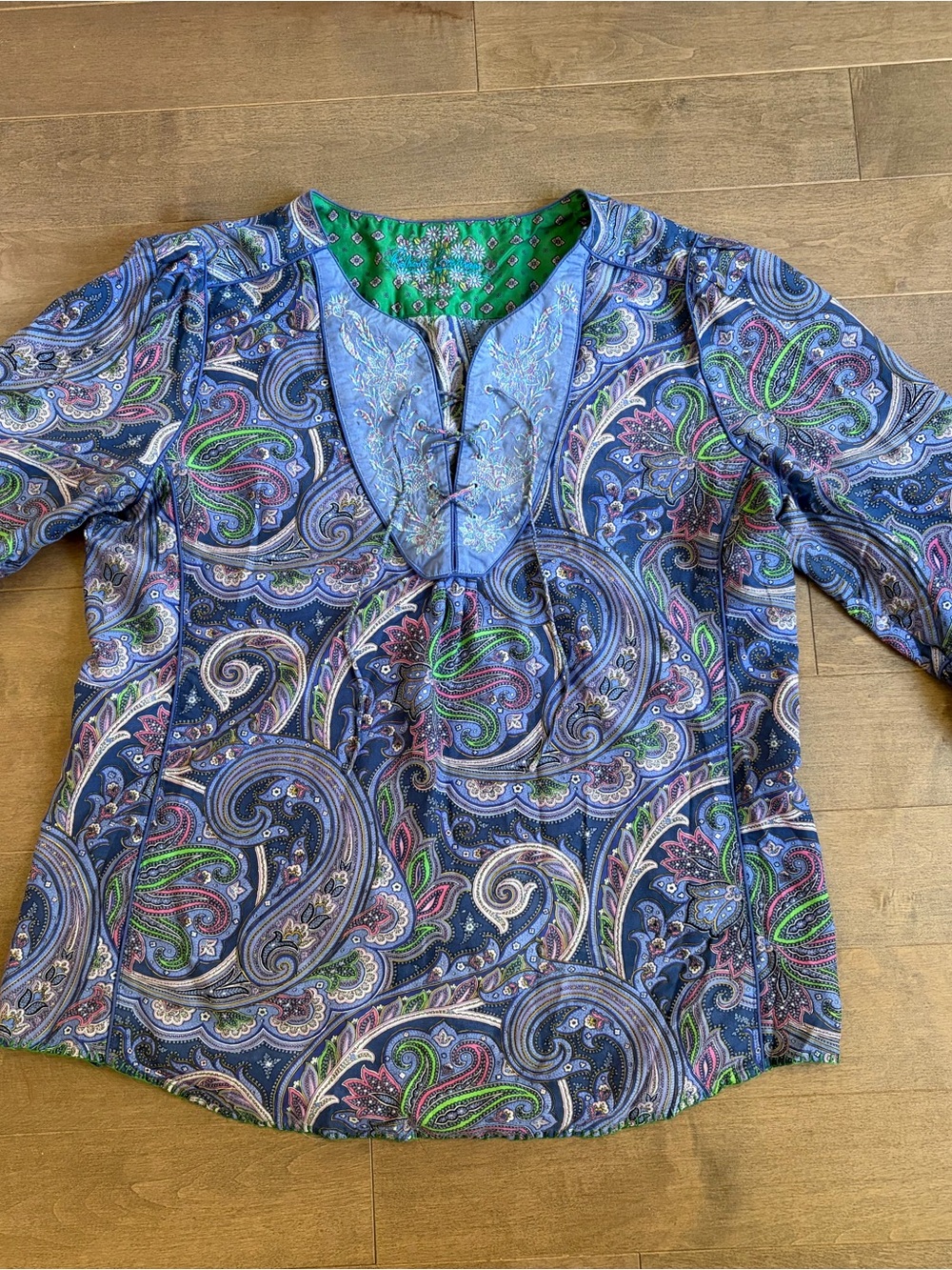 Robert Graham Blue Paisley Long-Sleeve Blouse with Green Accents sz M